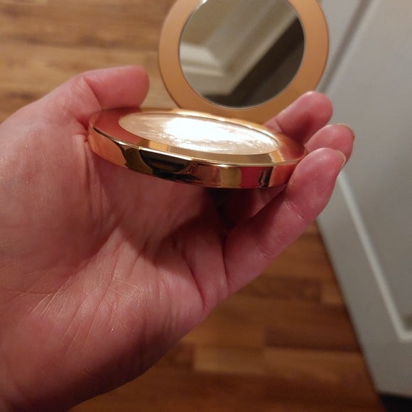 Stila tinted moisture skin balm foundation - Picture 4 of 4